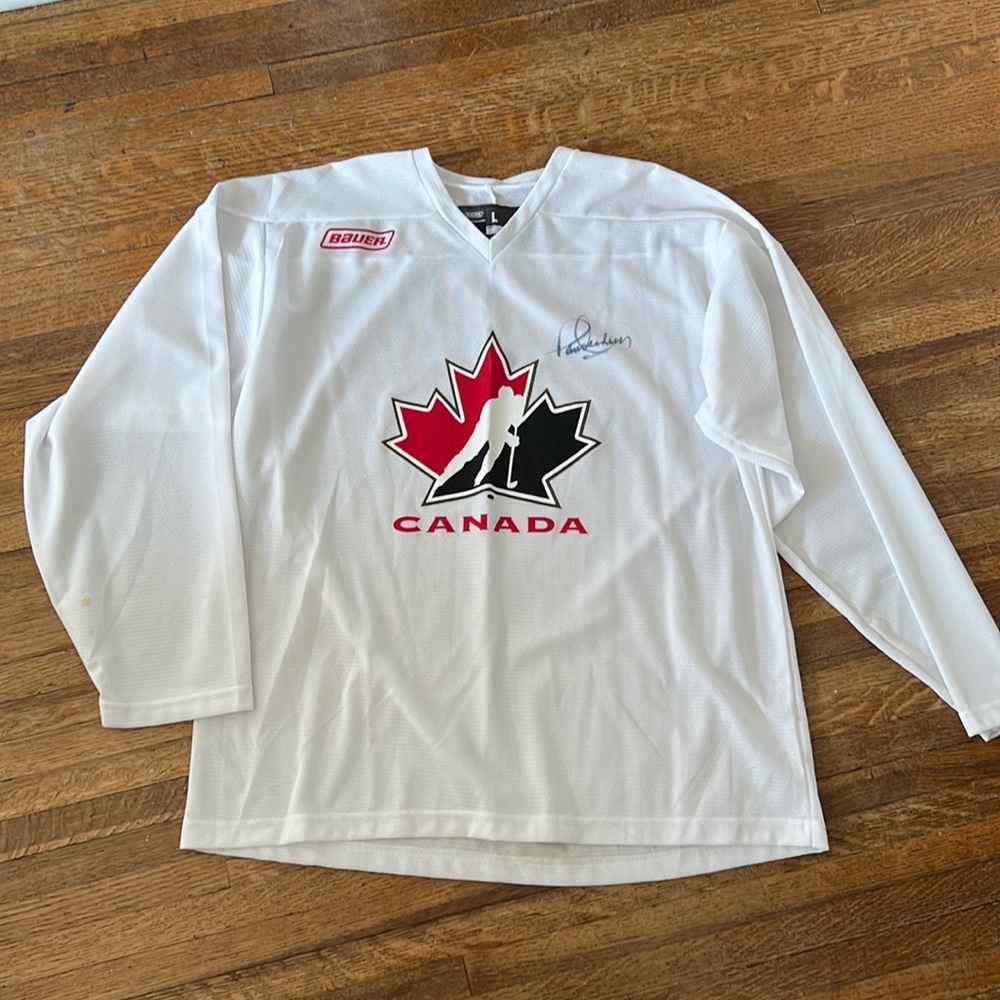 Team Canada jersey autographed by Paul Henderson